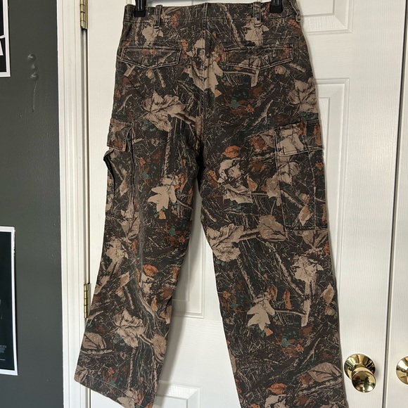 Abercrombie & Fitch Forest Print Cargo Pants - Picture 2 of 4